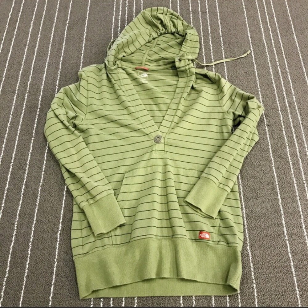 Size small lightweight Northface hooded shirt